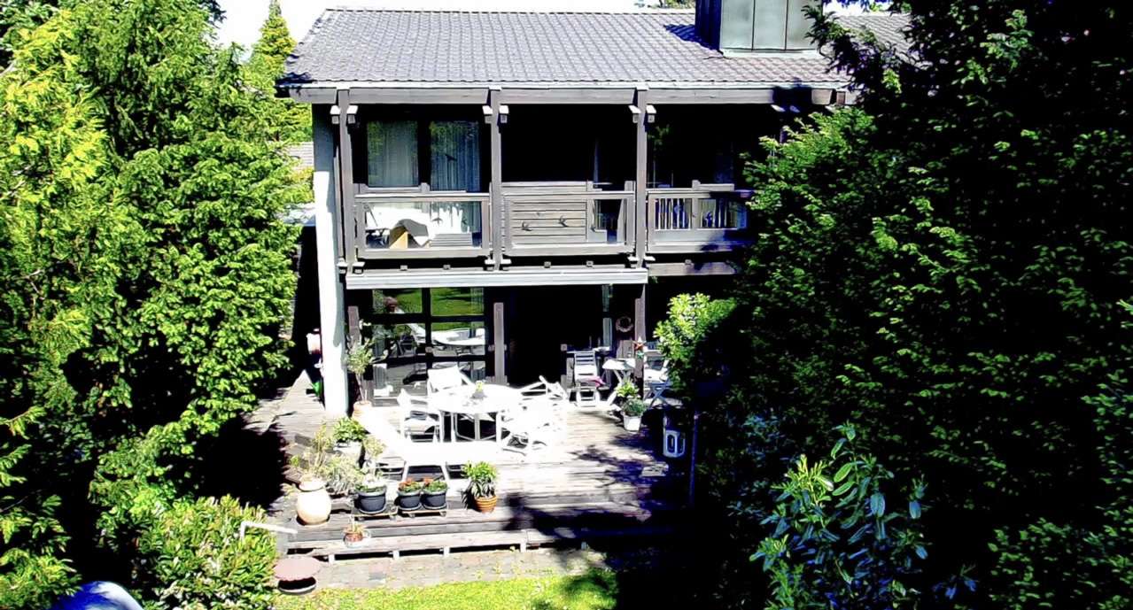 Aussergewöhnliches Holz-Architektenhaus Neubiberg