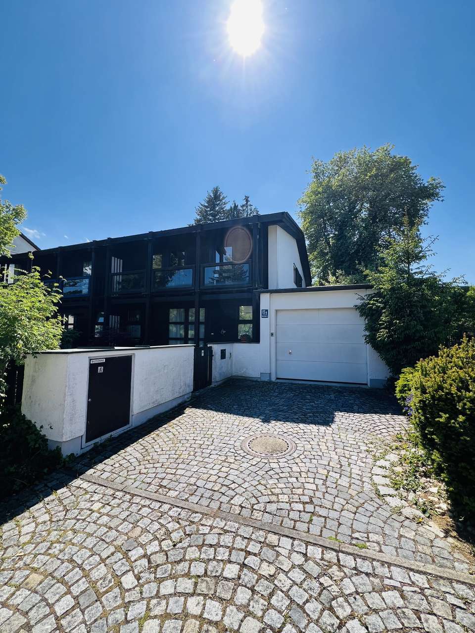 Aussergewöhnliches Holz-Architektenhaus Neubiberg