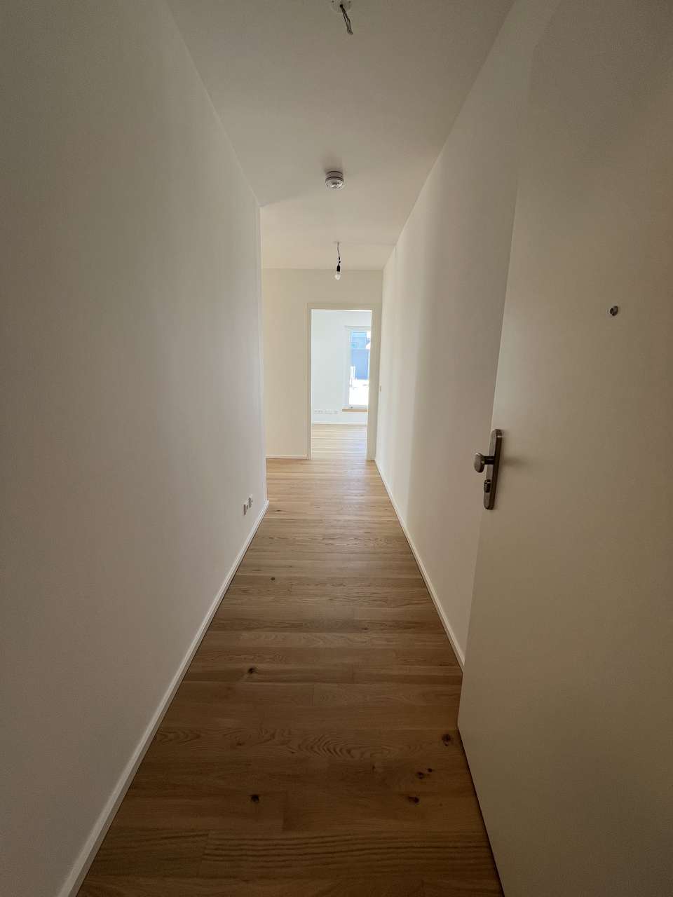 Sonnige und helle 2-Zimmer-Dachterrassen-Wohnung mit Bergblick in Pasing