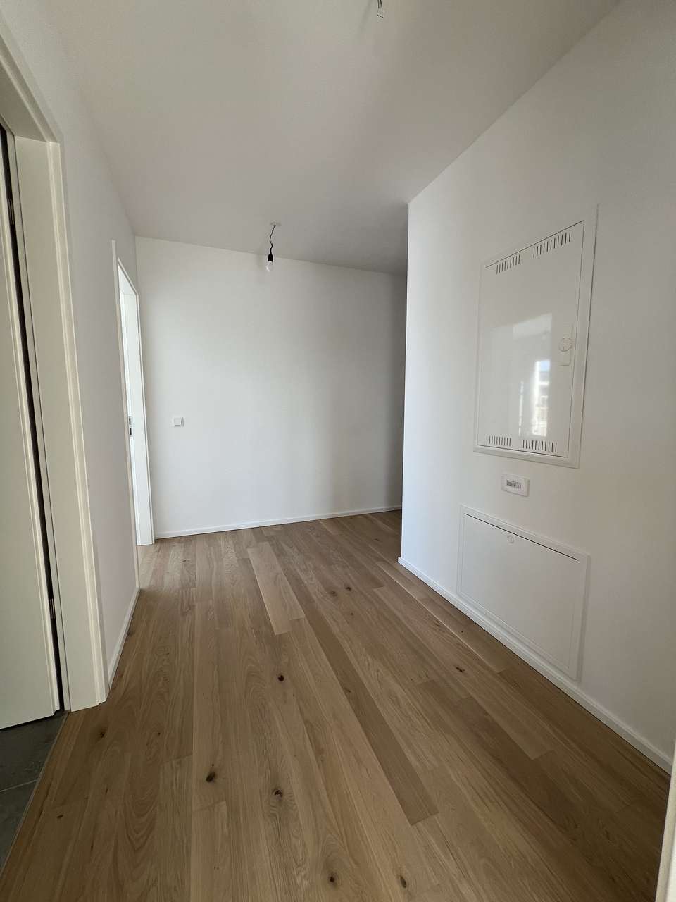 Sonnige und helle 2-Zimmer-Dachterrassen-Wohnung mit Bergblick in Pasing