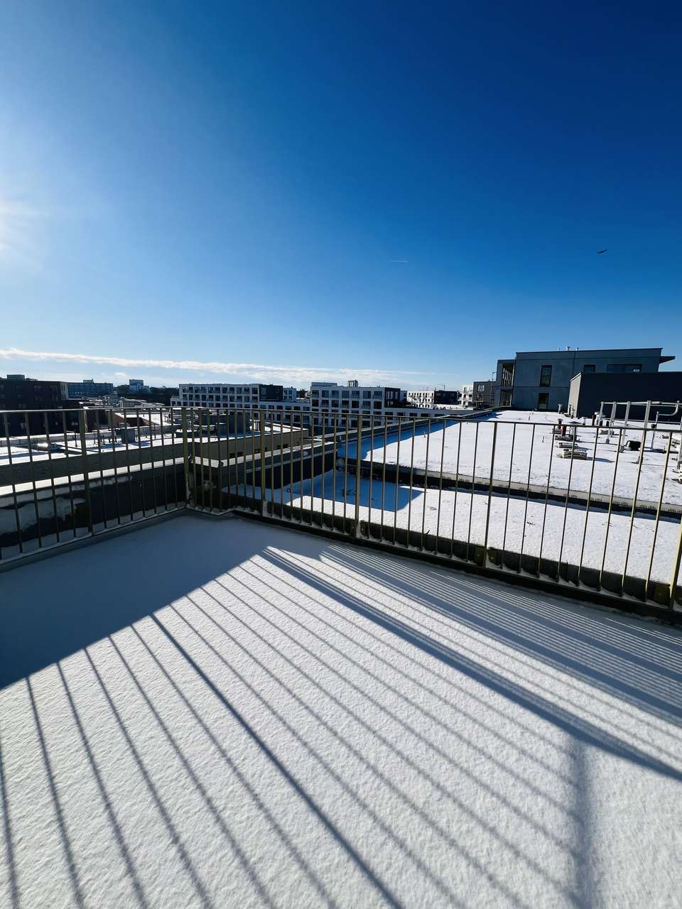 Sonnige und helle 2-Zimmer-Dachterrassen-Wohnung mit Bergblick in Pasing